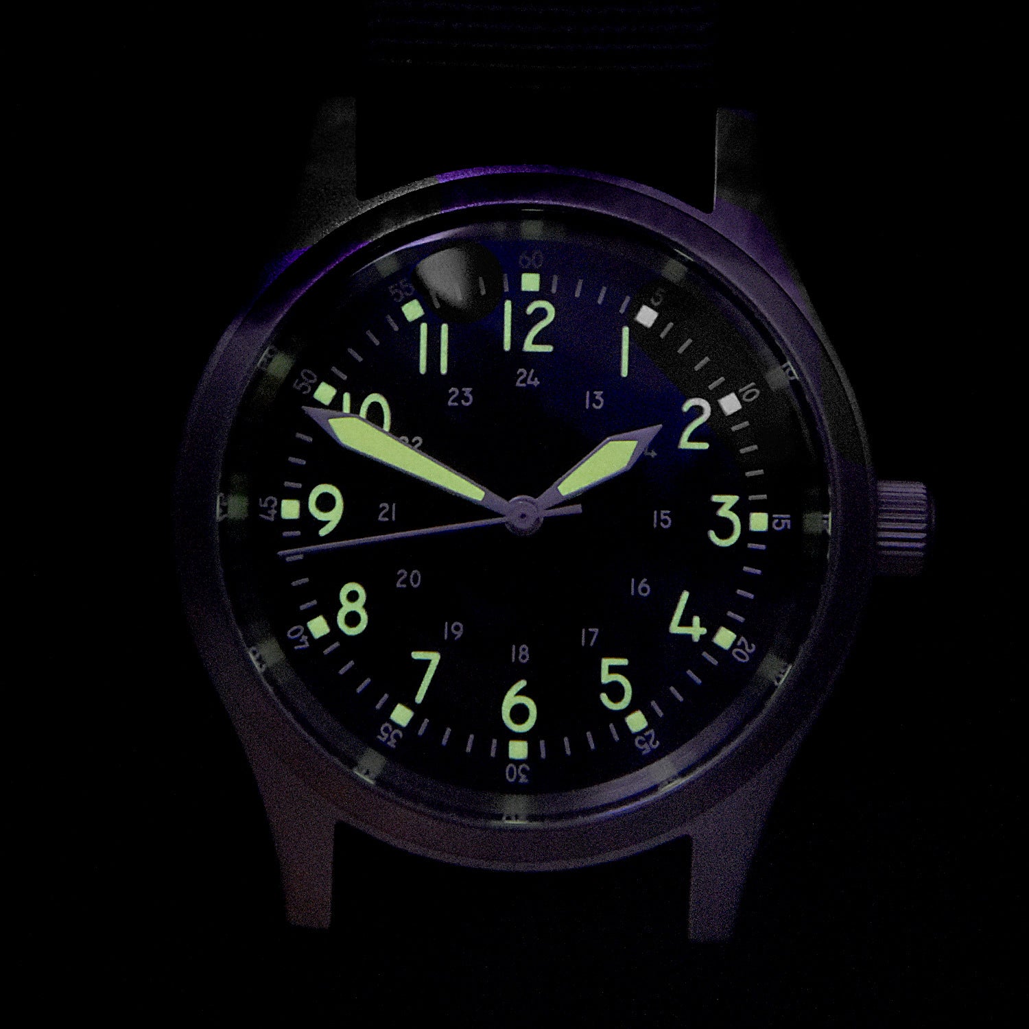 A-17 U.S 1950s Korean War Pattern Automatic 100m Water Resistant Military Watch with Shatter and Scratch Resistant Box Sapphire Crystal on a Retro Stainless Steel "Bonklip" Bracelet with a Black Military Webbing Strap